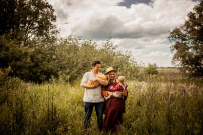 Familienfotoshooting Schwentinental mit Neugeborenem Baby Fotograf Agi Rygula