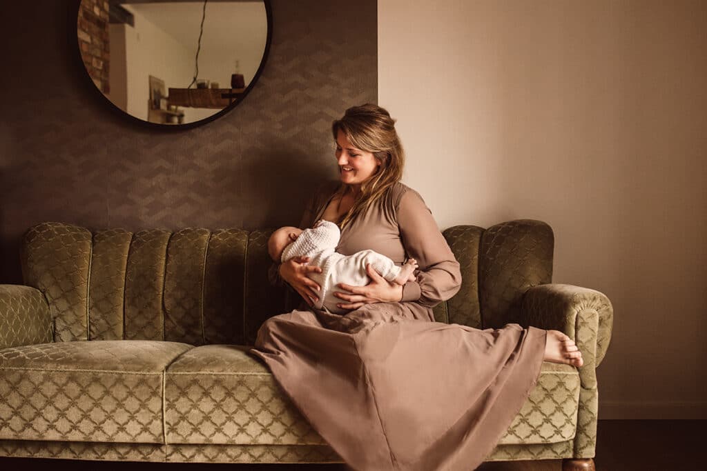 Stillfoto Mama mit Neugeborenen Baby Fotograf Bückeburg Kreis Schaumburg